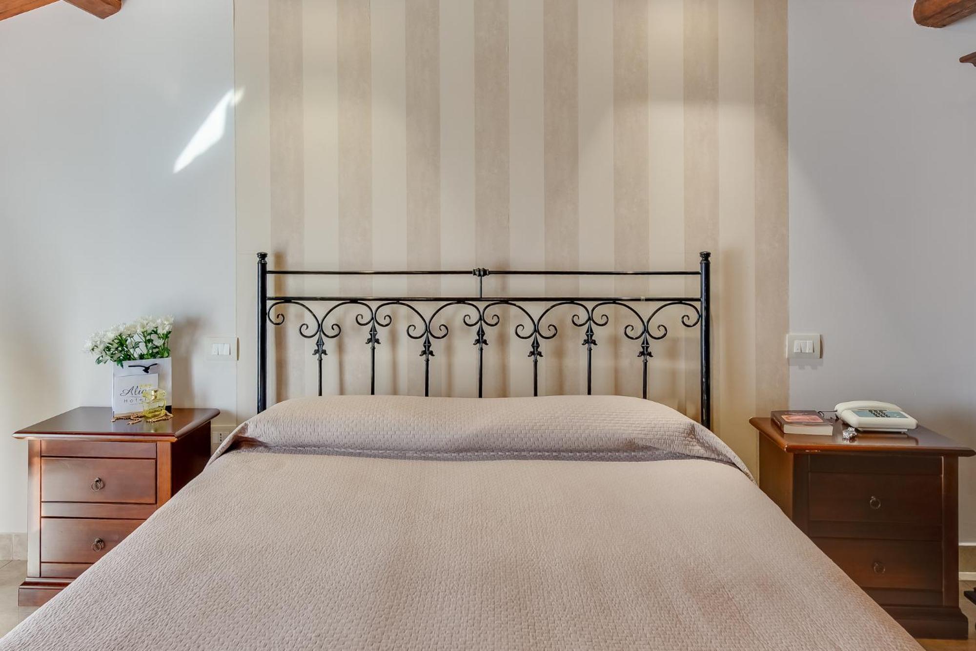 Hotel Aliai شاكا المظهر الخارجي الصورة