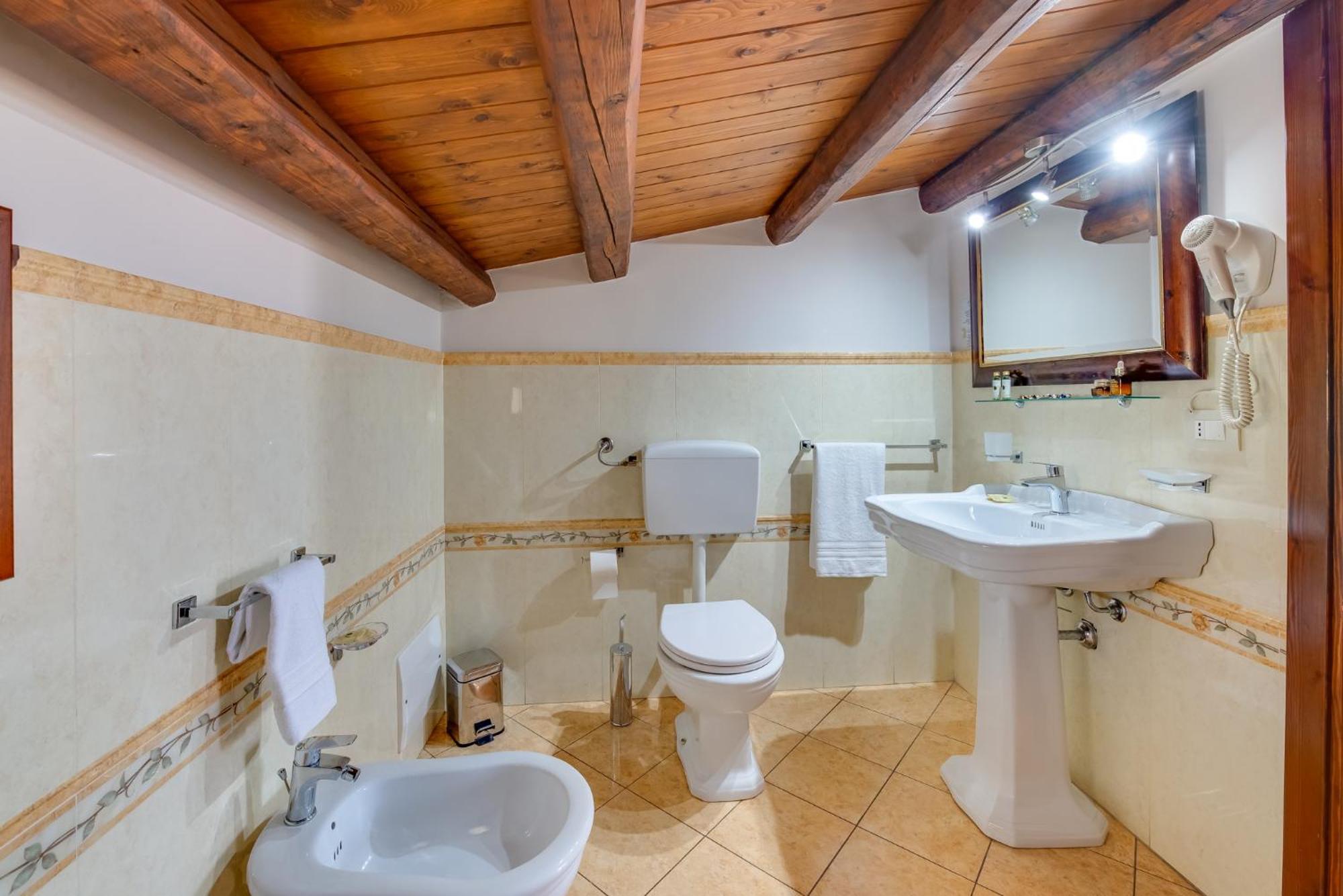 Hotel Aliai شاكا المظهر الخارجي الصورة